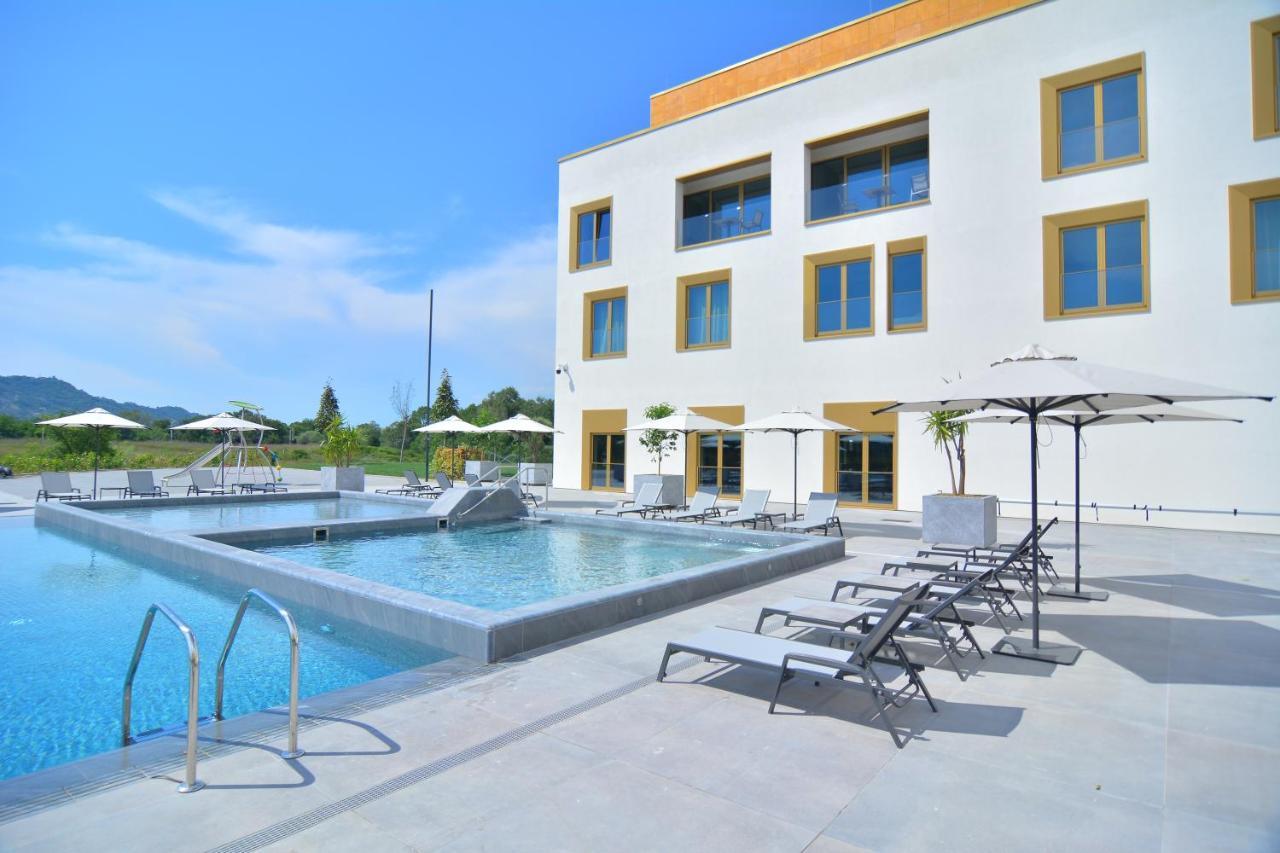 Mk Hotel Tirana Exterior foto The outdoor pool